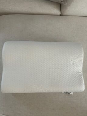 TEMPUR-Pedic Neck Pillow, Standard Medium, NWT Open box